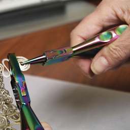 Beadsmith Chroma Flat Nose Pliers - closeup of pliers holding wire