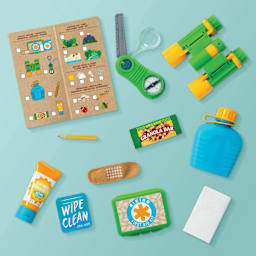 Melissa & Doug Let's Explore Hiking Play Set (Set contents)