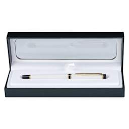 Pilot Grance Fountain Pen - White, pen inside of the carrying case
