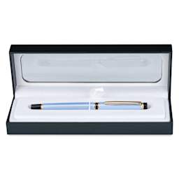 Pilot Grance Fountain Pen - Light Blue, inside of the carrying case