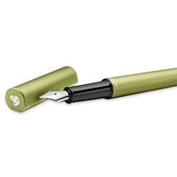 Pelikan Ineo Fountain Pen - Green Oasis close up of tip
