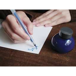 Kakimori Colour Liner Kit, Brush tip pen in hand