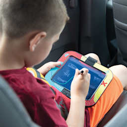 Boogie Board Dash eWriter Kids Drawing Kit (child playing with the Dash eWriter in a vehicle)