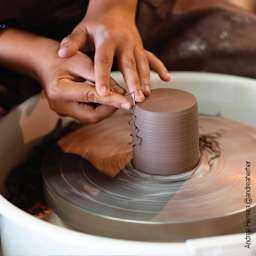 Sio-2 Toffee Caramel Stoneware Clay - 27.6 lbs - shaping