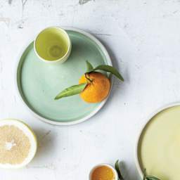 Botz Pro Glaze - Celadon Green, 200 ml finished plate in use