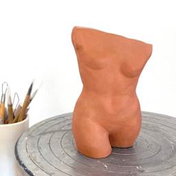 Sio-2 Argila Natural Pottery Clay - Red, 2.2 lbs - shaped torso example