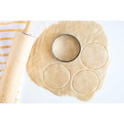 Fox Run Stainless Steel Cookie Cutter - Circle, 4" cutting dough