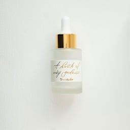 Tom's Studio Nib Cleaning Solution - 30 ml, laying on desk