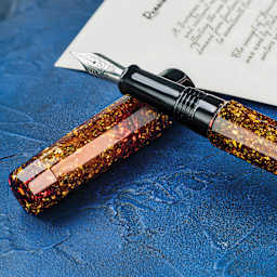 Benu Euphoria Fountain Pen - Bourbon, close-up of the pen laid out (image shows a different size nib)