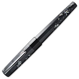 Benu Euphoria Fountain Pen - Caviar, cap on