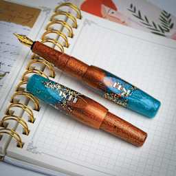 Benu Pixie Fountain Pen - Aurora Gold, two pens laid out (image may show a different size nib)