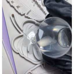 Alumilite Amazing Casting Resin - pouring resin in leaf mold (not included)