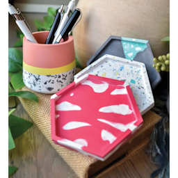 Alumilite Amazing HydroCast Starter Kit - finished hexagonal tray examples