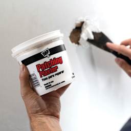 DAP Patching Plaster - 32 oz Tub being applied to wall