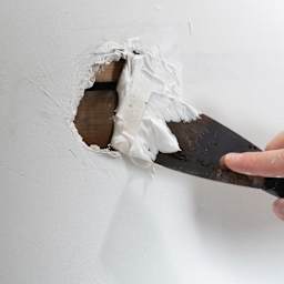 DAP Patching Plaster - 32 oz Tub patching damaged wall