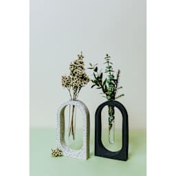 Jesmonite Silicone Bud Vase finished project with two possible colors