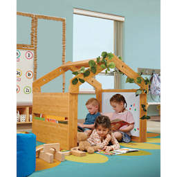 Copernicus Kids Cozy Space, children reading inside