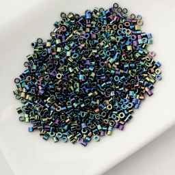 John Bead Cylin 11/0 Cylindrical Seed Beads - Black AB held in dish