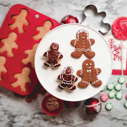 Handstand Kitchen Gingerbread Man Baking Set (Gingerbread cookies on tray)