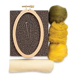 Grey Fox Felting Needle Felted Wall Hanging Kit (Kit contents)