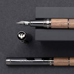 Tom Hessin Revolution Collection Fountain Pen - Rustic Walnut, Fine Nib close up