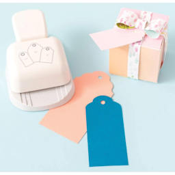We R Memory Keepers 3 in 1 Punch - Rounded Tags (Punch with sample tags and gift box)