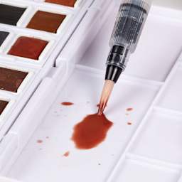 Derwent Shade and Tone Mixed Media Set - Set of 12, Assorted Colors, mixing colors on the mixing area of the case