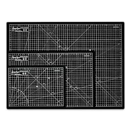 Angelus Self-Healing Cutting Mats - Variety of mats showing centimeter-marked side