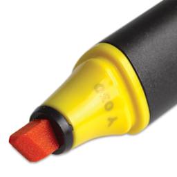 Molotow Sketcher Twin Graphic Markers - Main Kit 3, close-up of the chisel tip