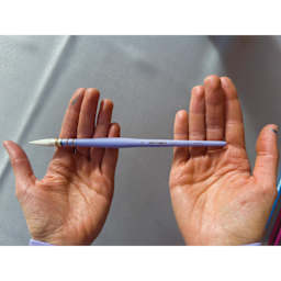 Da Vinci Pretty Lili Casaneo Synthetic Quill Brush - Size 2, held in hands.