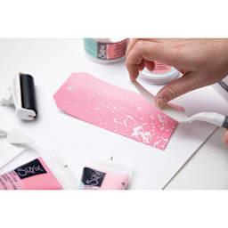Sizzix Making Tool Effectz Set, spatula in hand flicking paint on painted paper tag