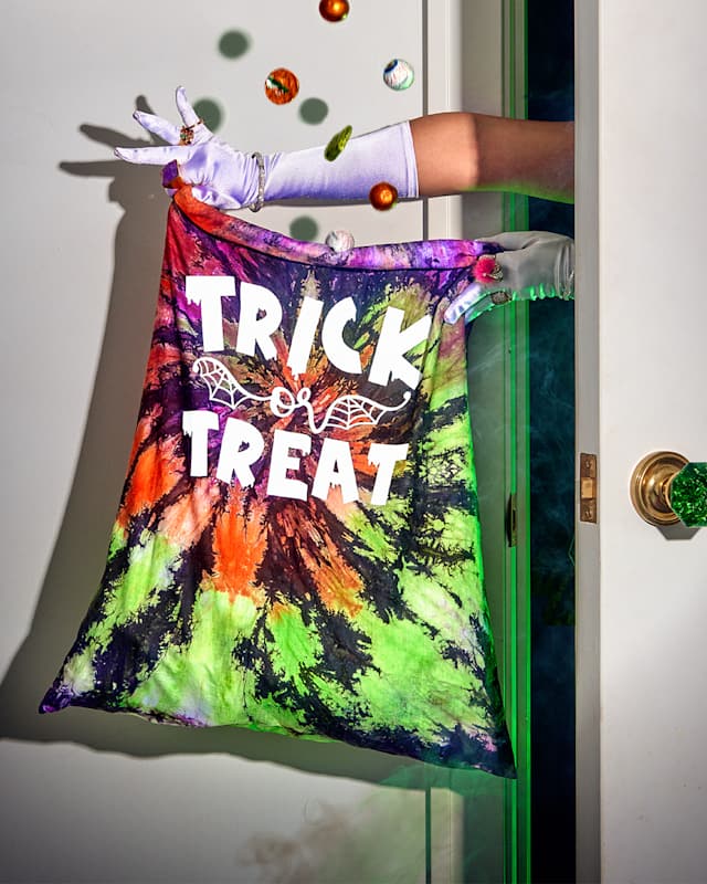 How to Make Tie-Dye Pillowcase Trick-or-Treat Bags