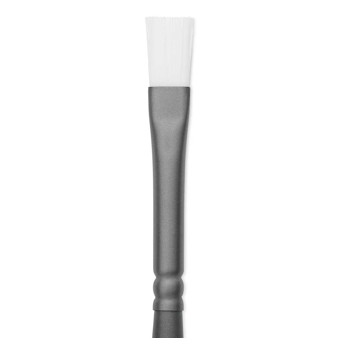 Open in modal - Vallejo White Synthetic Weathering Brush - Flat, Medium Size 6, close up