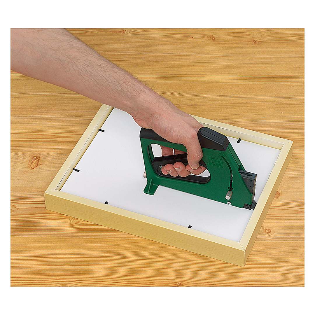 Open in modal - Fletcher FlexiMaster Framing Tool - Hand using tool to fire points into frame
