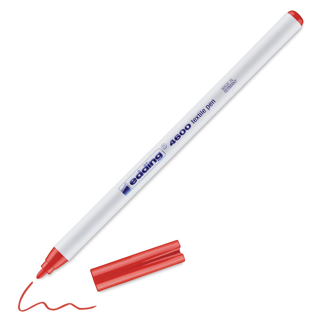 Open in modal - Edding 4600 Textile Pen - Red, cap off