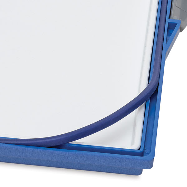 Close-up of seal on Mijello Fusion Airtight/Leakproof Palette