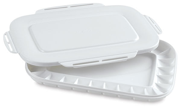 Mijello Artelier Peel-off Palette - Angled view of empty palette next to airtight palette lid