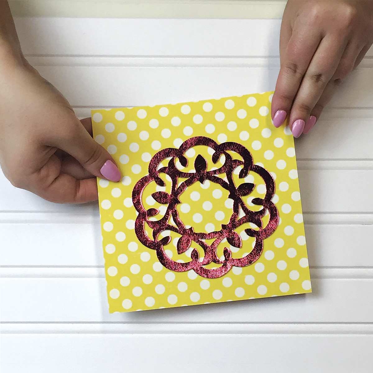iCraft Deco Foil - Finished foil wreath shown on yellow paper