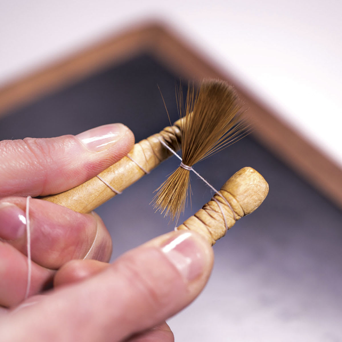 Winsor & Newton Series 7 Kolinsky Sable Brush - photo showing brush hairs tied during construction