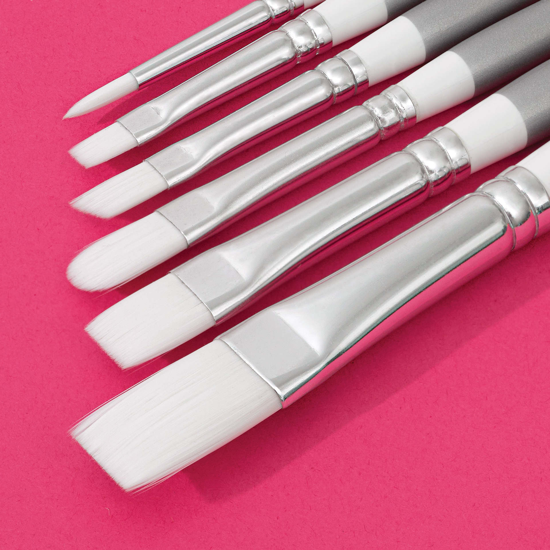 artPOP! Premium Plus Synthetic Acrylic & Oil Brush Set (Close-up of brushes)