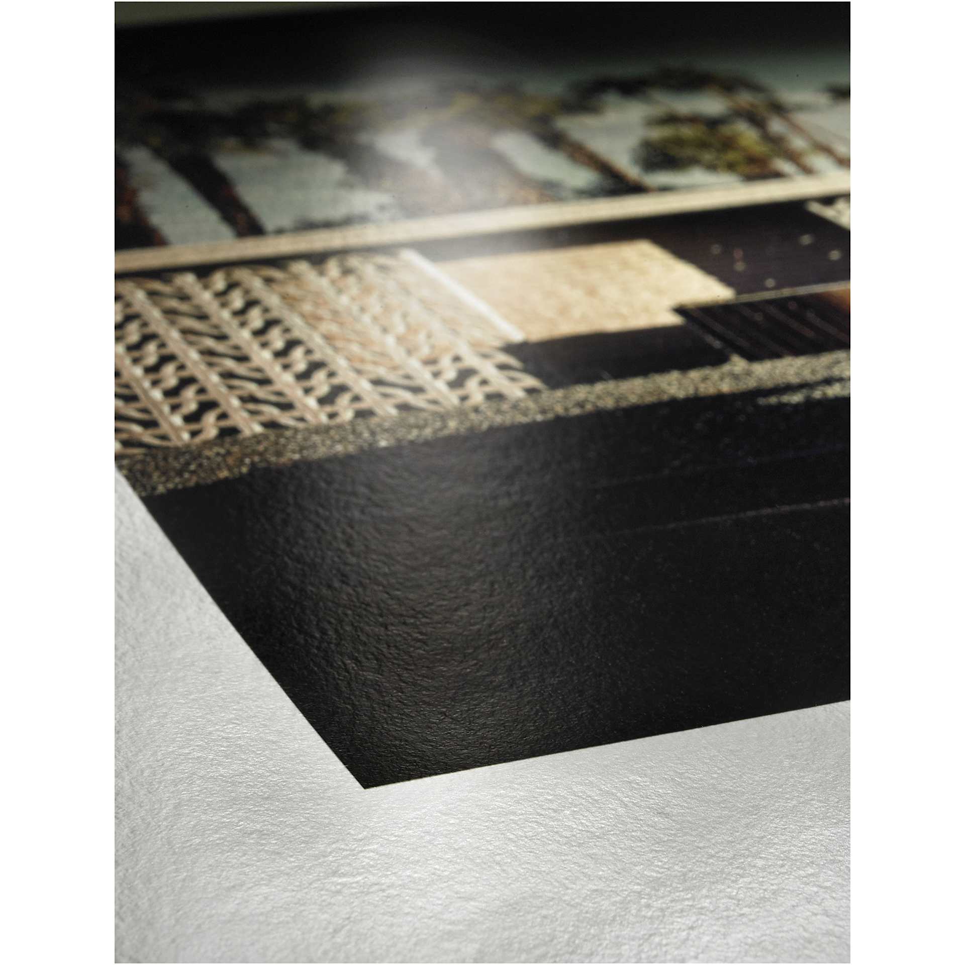 Hahnemühle Photo Rag Metallic Inkjet Photo Cards (Corner close-up of a print on the paper)