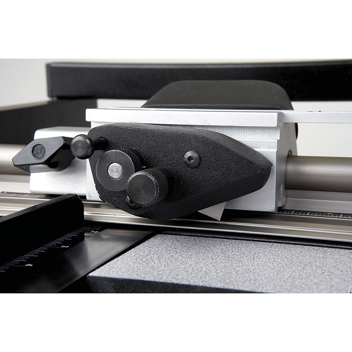 Framer's Edge 650 Mat Cutter - side view closeup of Cutter Head Framer's Edge 650 Mat Cutter - side view closeup of Cutter Head