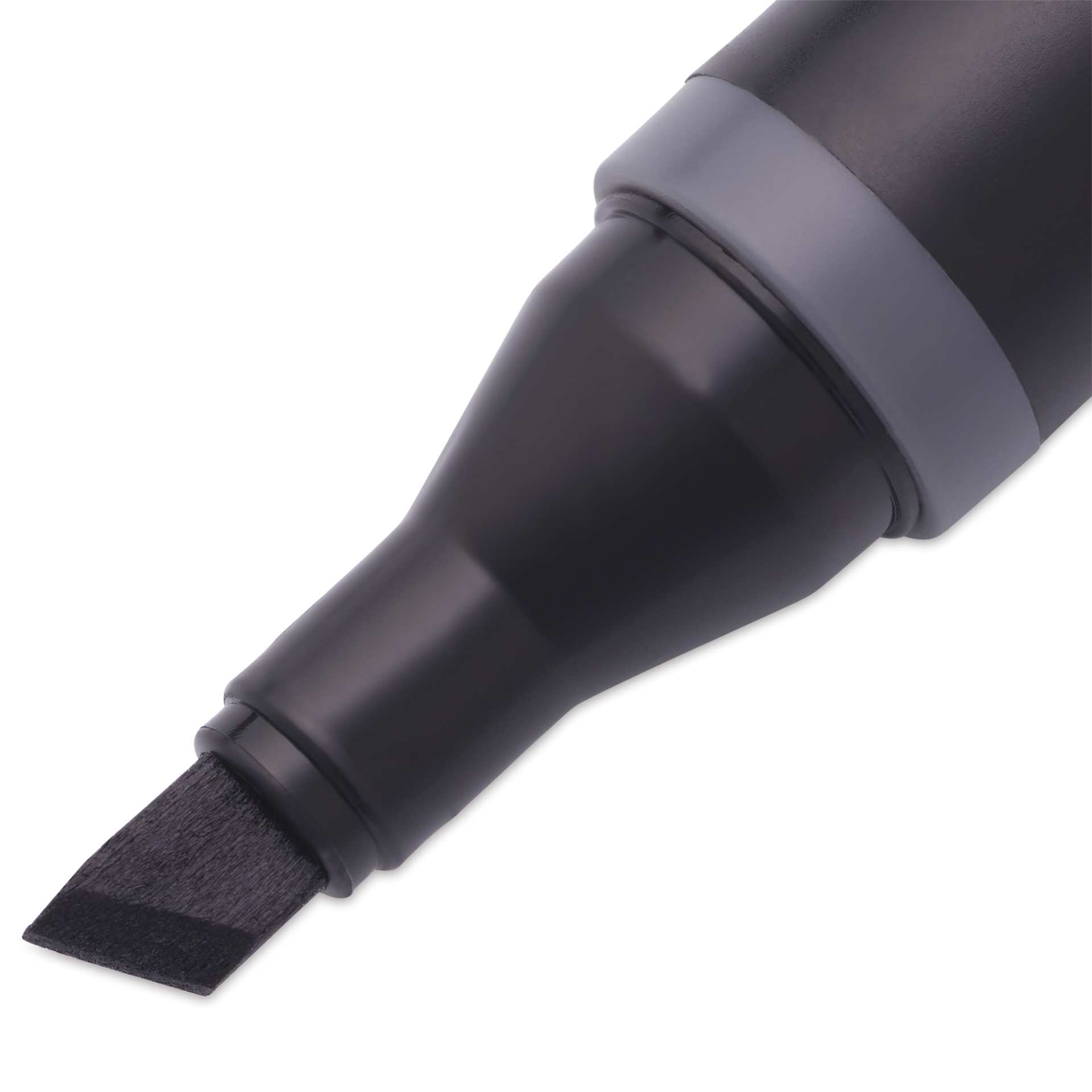 Blick Studio Alcohol Art Marker - 082 Basic Gray 5, close-up of the chisel tip