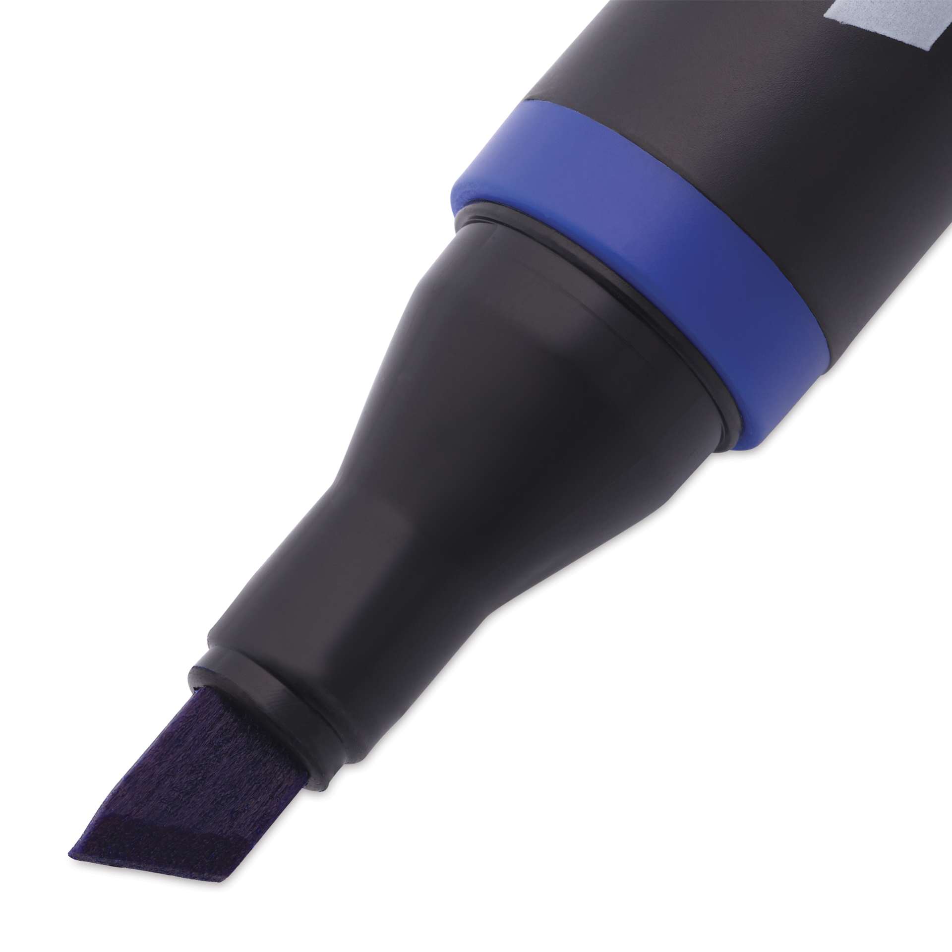 Blick Studio Alcohol Art Marker - 038 Ultramarine, close-up of chisel tip