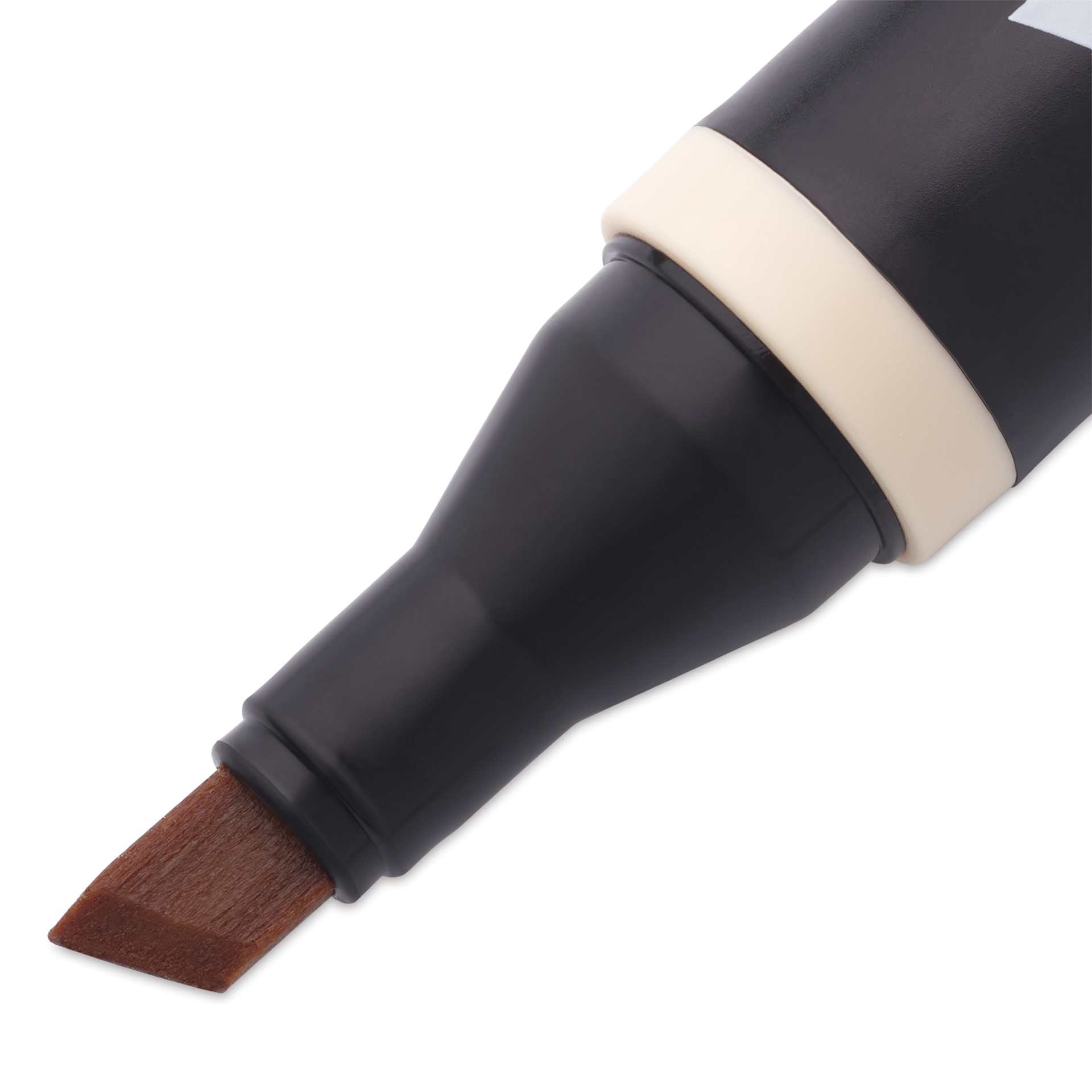 Blick Studio Alcohol Art Marker - 001 Camel, close-up of the chisel tip