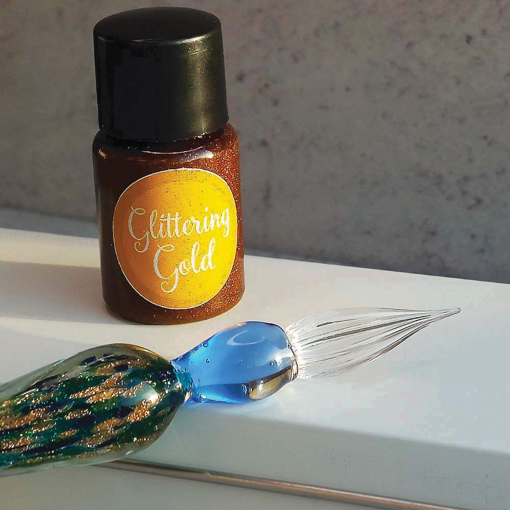 Manuscript Glass Dip Pen Set, pen nib closeup with 7 ml gold ink