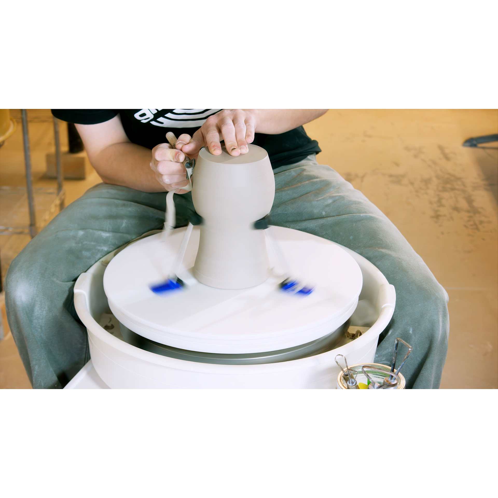 Giffin Grip Model 10, holding pottery on spinning wheel