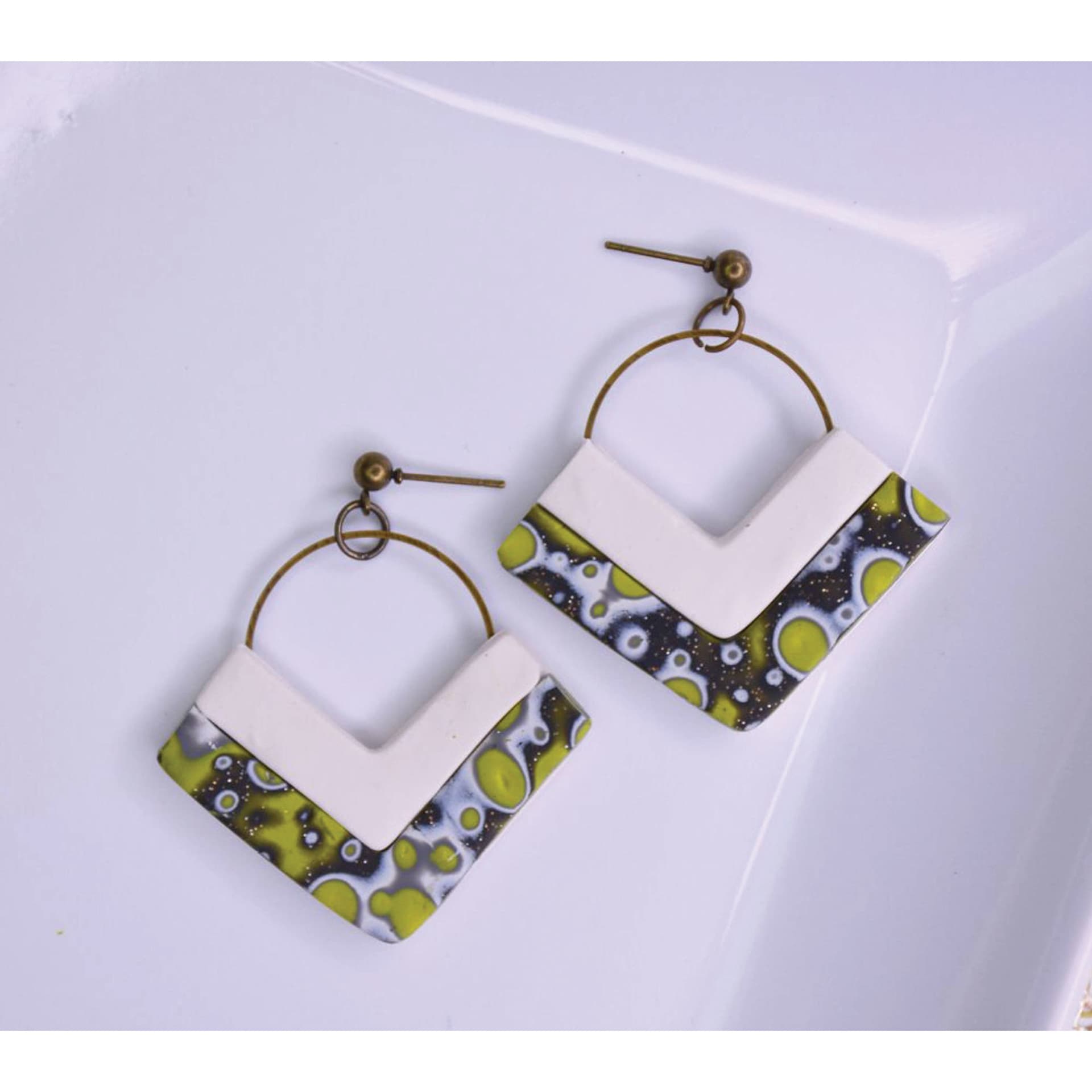 Scupley Souffle - Citron, 7 oz Bar finished angular earring examples