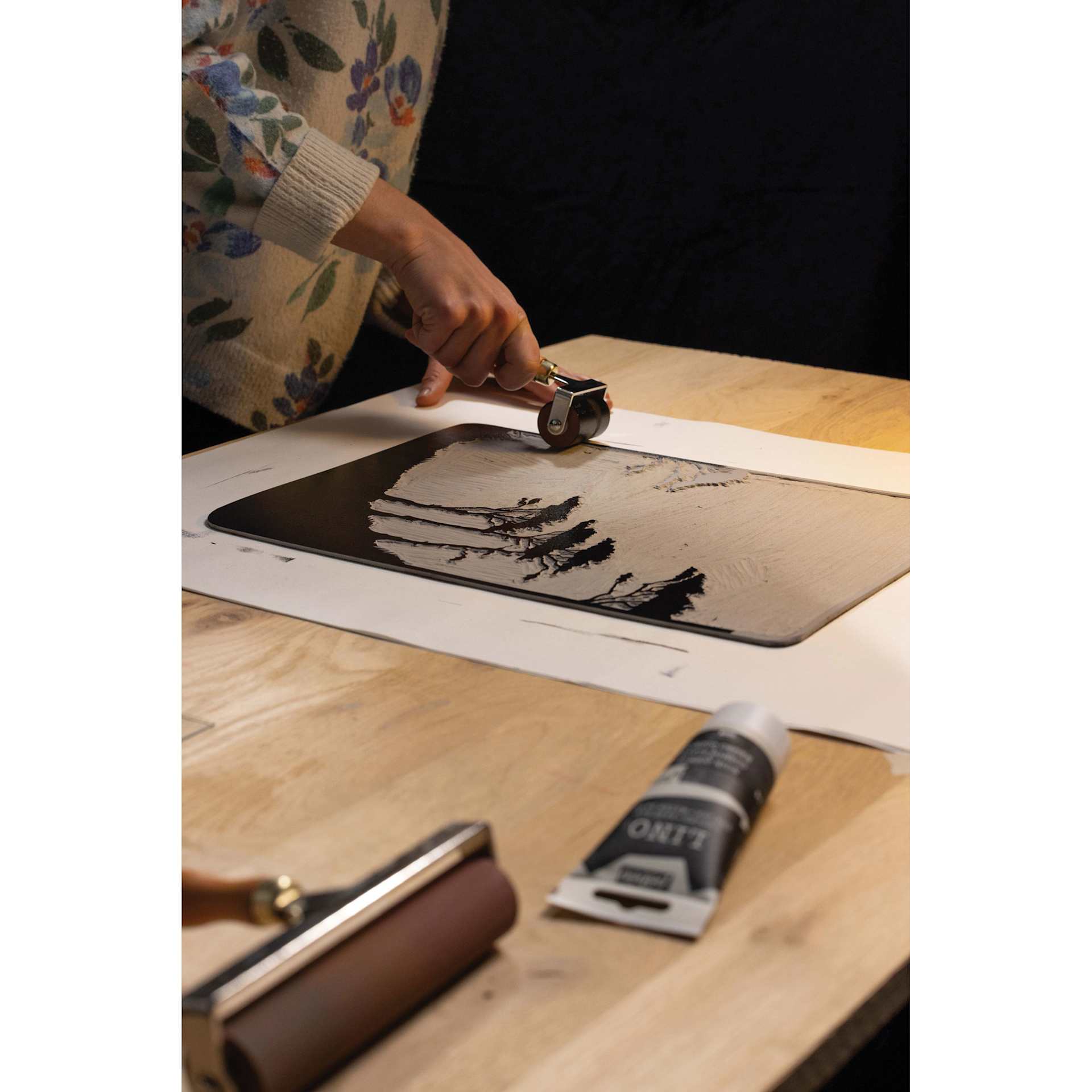 Pebeo Lino Ink - Cosmos Black, 80 ml Tube being applied to carving with brayer