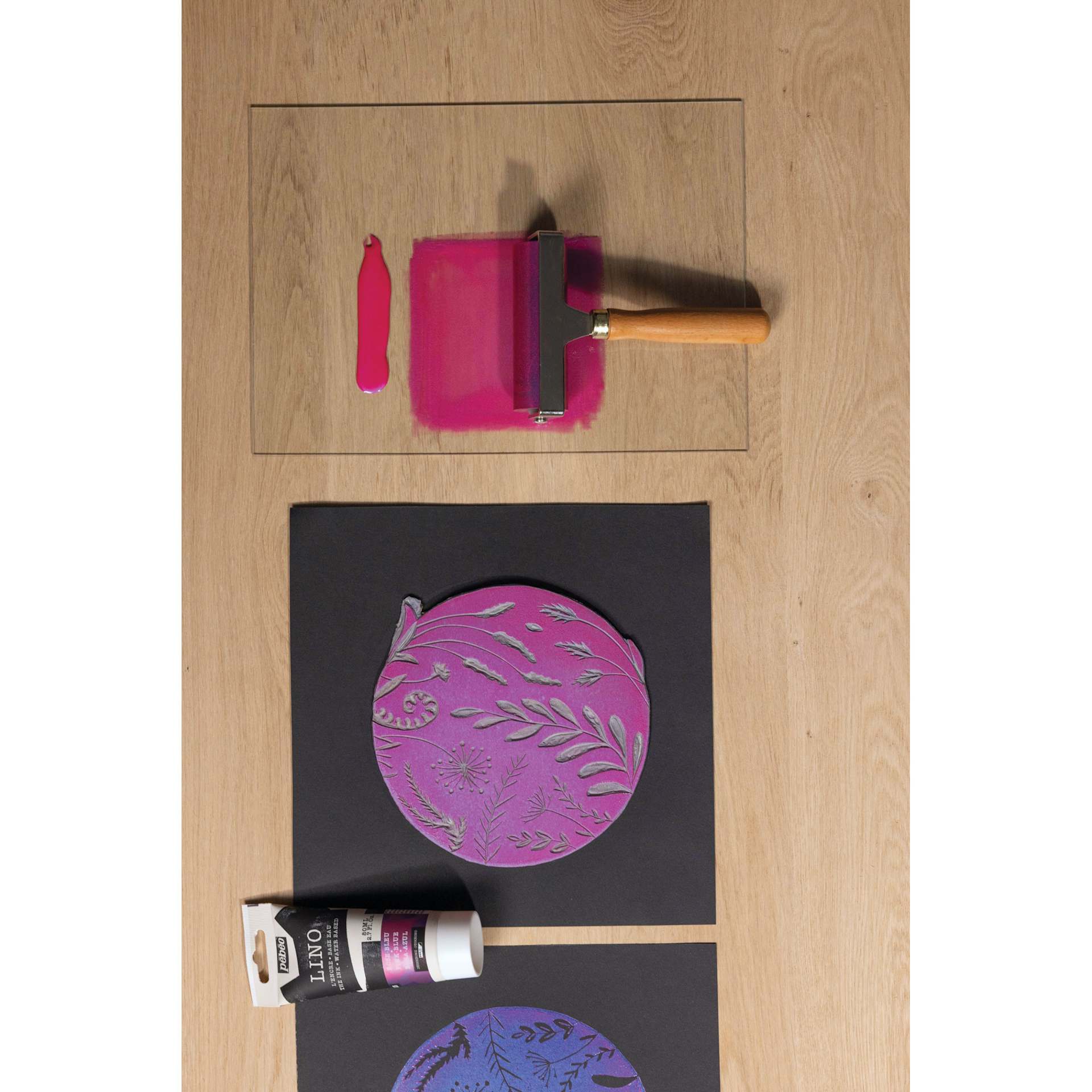 Pebeo Lino Ink - Pink and Blue Duochrome, 80 ml Tube applied to glass plate and carving with brayer